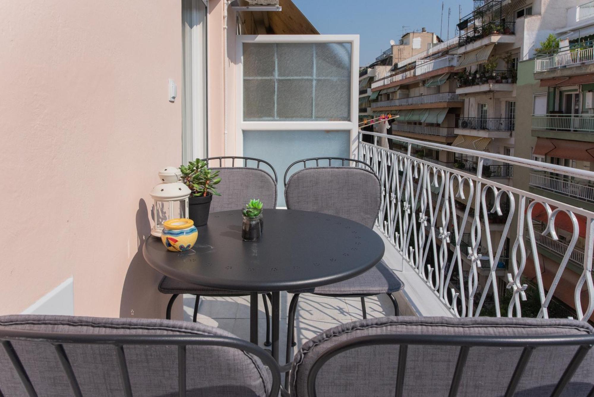 Sansevieria Apartment